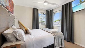 2 bedrooms, desk, iron/ironing board, WiFi