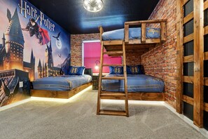 5 habitaciones, tabla de planchar con plancha y wifi gratis 