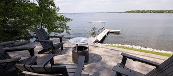 Dockside on Lake Le Homme Dieu - Prime access to Alexandria Chain of lakes