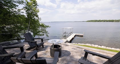 Dockside on Lake Le Homme Dieu - Prime access to Alexandria Chain of lakes