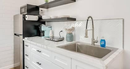 1Bed Private Guesthouse by UofA and Med Centers