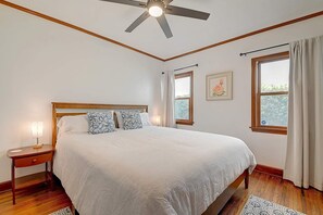 3 bedrooms, iron/ironing board, WiFi, bed sheets