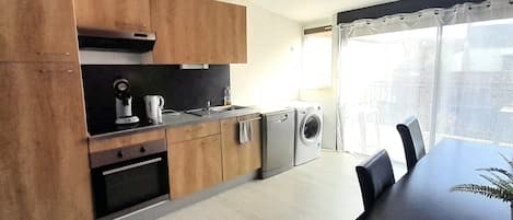 Microonde, forno, piano cottura, lavastoviglie