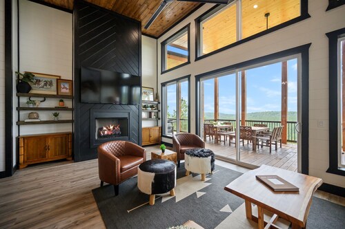 2Mountaintop Cabins Pool Saunas Slides Views &More