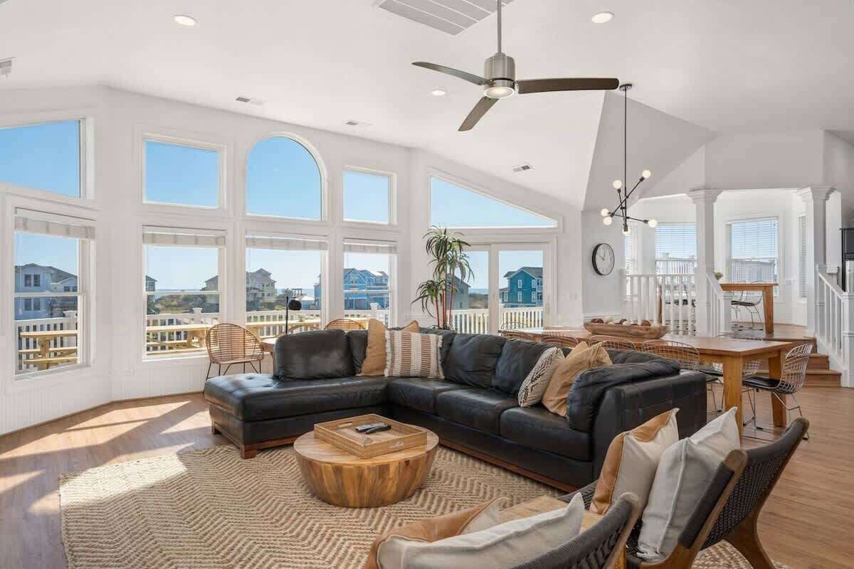 Télévision, cheminée, livres