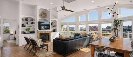 TV, fireplace
