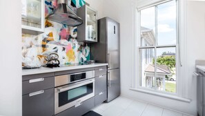 Microones, forn, placa de cuina i rentaplats 