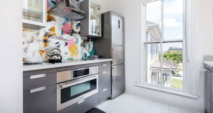 Loft Atelier: downtown luxury + easy parking