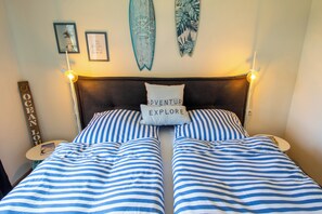 2 bedrooms, travel cot, free WiFi, bed sheets