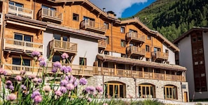 Exterior - Wifi, ski-in/ski-out & foot of the slopes, balcony, fireplace or stove, tv, ski locker, 70m², Tignes (Tignes)