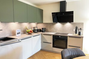 Mikrowelle, Ofen, Herdplatte, Geschirrspüler