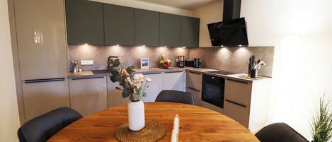 Micro-ondes, four, plaque de cuisson, lave-vaisselle