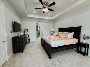 3 bedrooms, iron/ironing board, WiFi, bed sheets