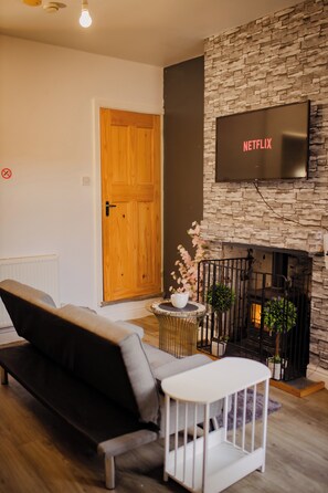 Talo | Oleskelualue | Takka