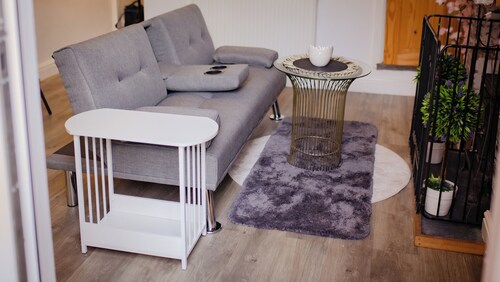 Central 2-bed House - Sleeps 6, Parking & Garden