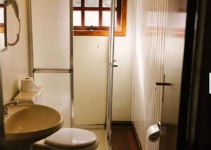 スイート | バスルーム | タオル、石鹸、シャンプー、トイレットペーパー