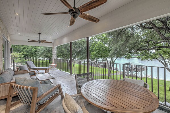 Outdoor dining