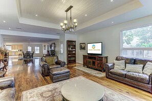 TV, fireplace, offices