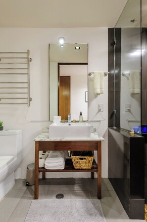 Apartment | Bathroom