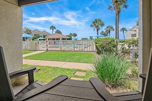 Condo, 1 King Bed with Sofa bed (Blue Surf 16A) | Terrace/patio