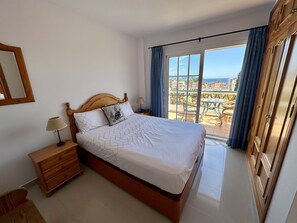 3 chambres, fer et planche à repasser, accès au Wi-Fi (inclus)