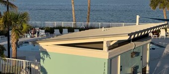 Coral Cottage~Family with kids~Pet Friendly~Stunning Views~pool~beach gear