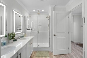 Shower, hair dryer, towels, soap - Indian River Views  40 Steps to Pool (Jensen Beach)