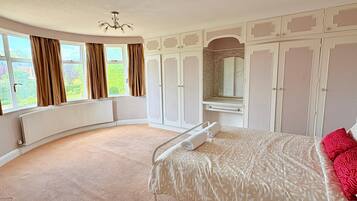 6 bedrooms, iron/ironing board, free WiFi, bed sheets