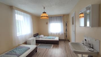 2 bedrooms, in-room safe, iron/ironing board, free WiFi