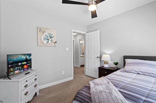 Charming 3-bedroom Home in Monroe with a Pool Table and Fire Pit, WiFi