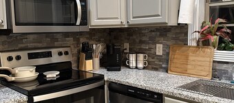 Charming 2-bedroom house in amazing London, KY with AC, WiFi