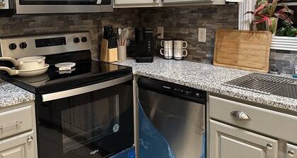 Charming 2-bedroom house in amazing London, KY with AC, WiFi