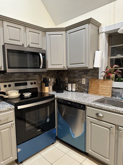 Charming 2-bedroom house in amazing London, KY with AC, WiFi