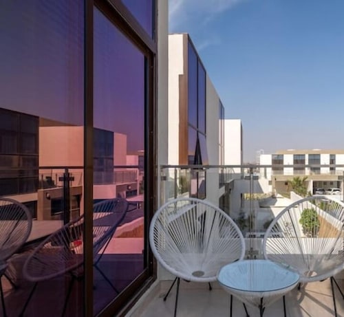 Elegant Four Bedroom plus Maid’s Room Villa