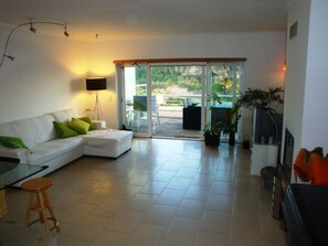 Living area - Beach Home - where mind, soul and body find peace (São Lourenço)