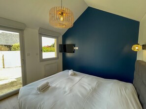 Internet, bed sheets - The Great Escape to Plouezec (Paimpol)