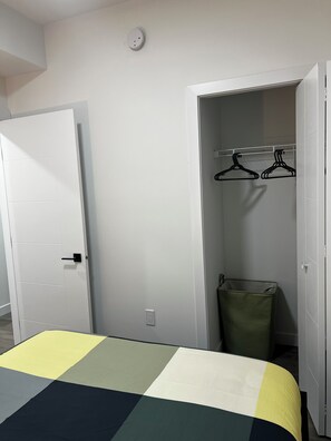 3 chambres, fer et planche à repasser, Wi-Fi, draps fournis