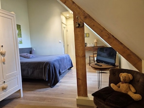 1 chambre, fer et planche à repasser, Wi-Fi gratuit, draps fournis