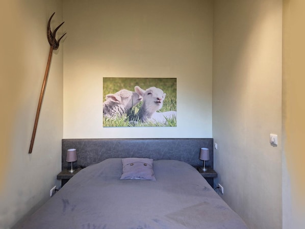 1 chambre, fer et planche à repasser, Wi-Fi gratuit, draps fournis