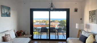 Bright apartment with sea view