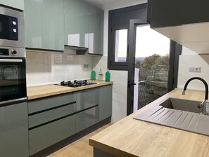 Mikrobølgeovn, ovn og kokeplater