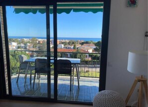 Interior - Bright apartment with sea view (Calafell)