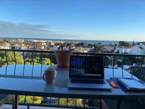 Property grounds - Bright apartment with sea view (Calafell)