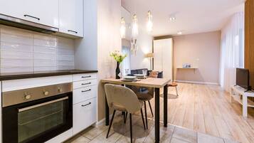 Fridge, microwave, oven, stovetop