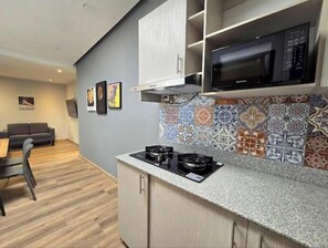 Private kitchen - 2-Bedroom Cinta Costera Retreat (Panama)