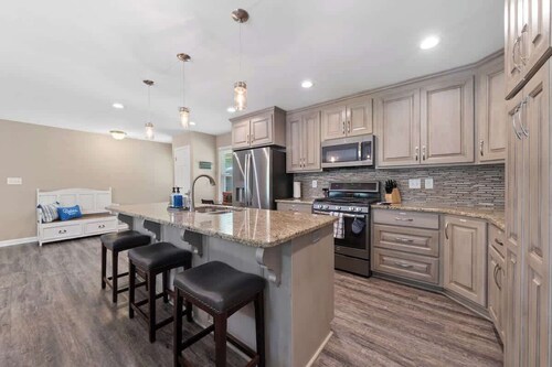 Family-Friendly, Sleeps 8, Kayaks, + More!