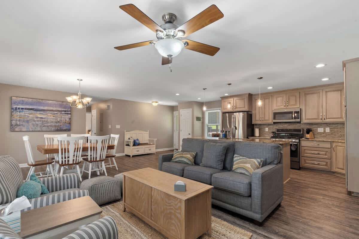 TV, fireplace, offices