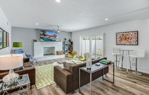 Smart TV, fireplace, ping pong