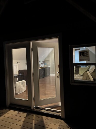 Charming 1-bedroom house in fabulous London with AC, WiFi