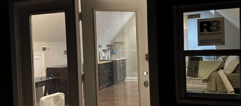 Charming 1-bedroom house in fabulous London with AC, WiFi